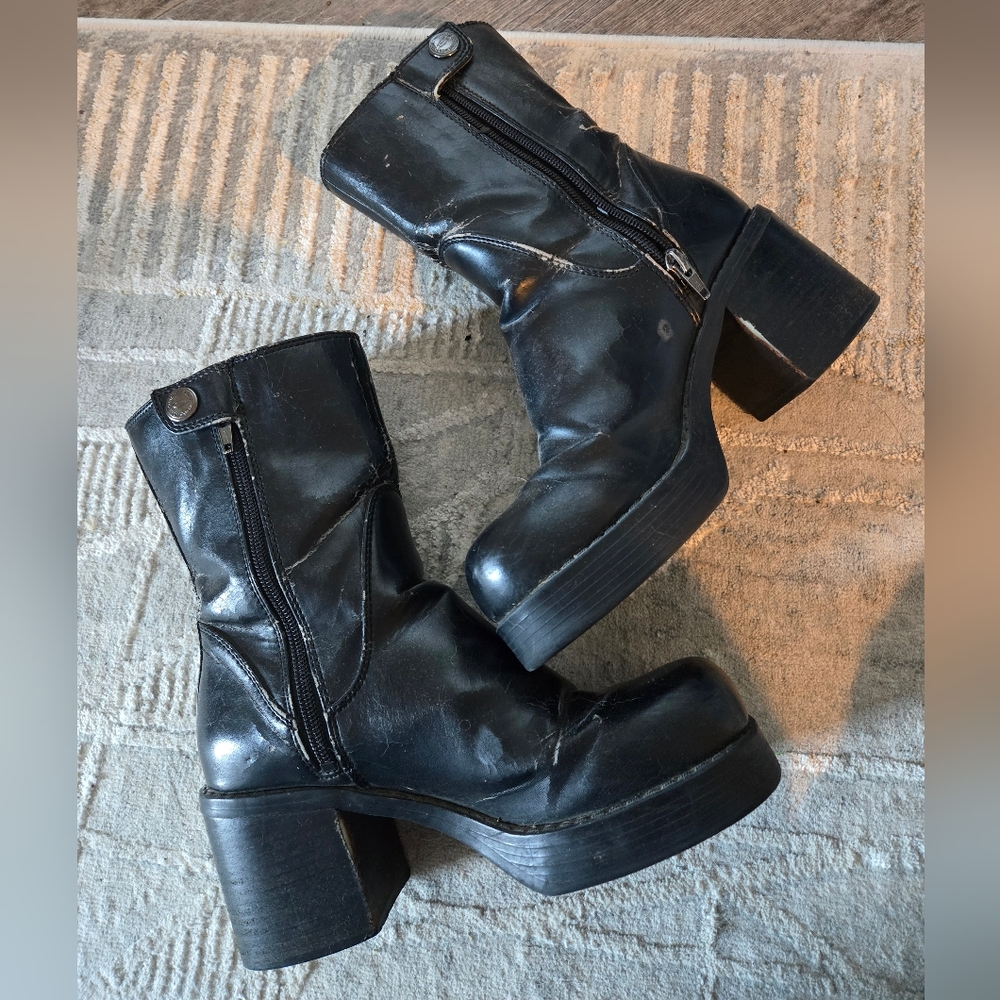 Sketchers Chunky Black Leather Platform Boots